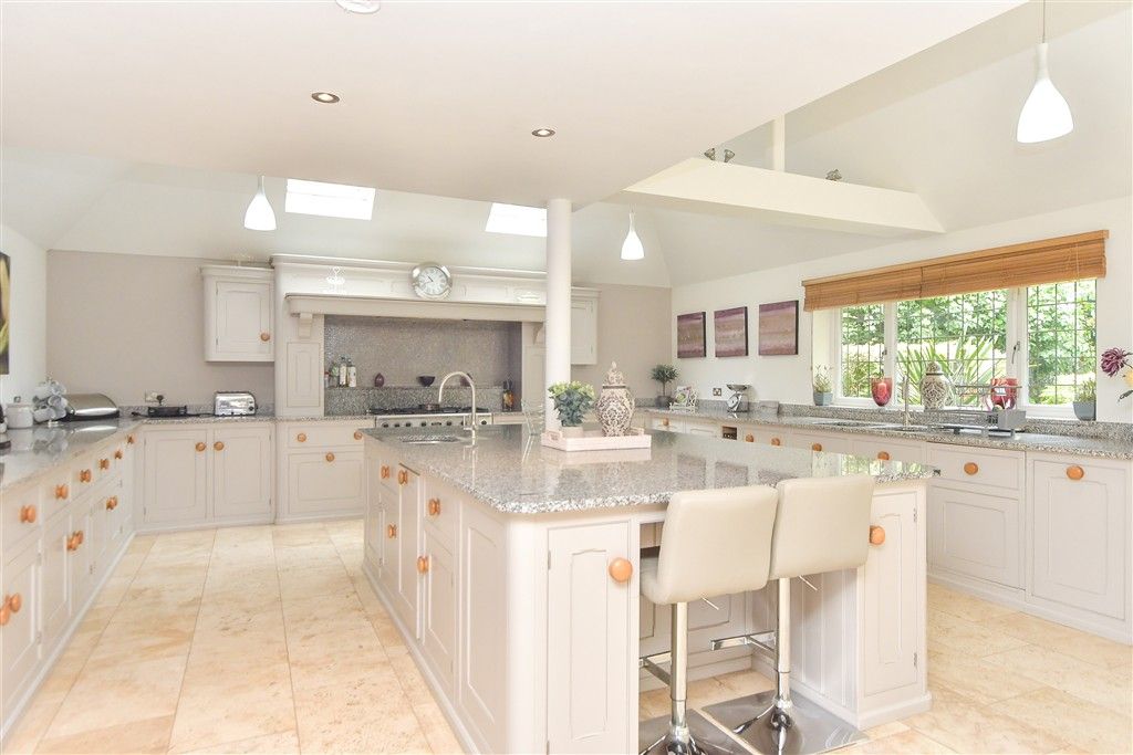 Property photo 3 of 27 Kitchen