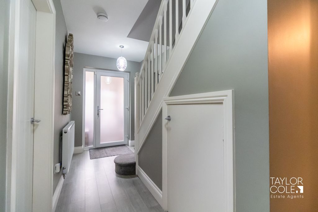 Property photo 2 of 40