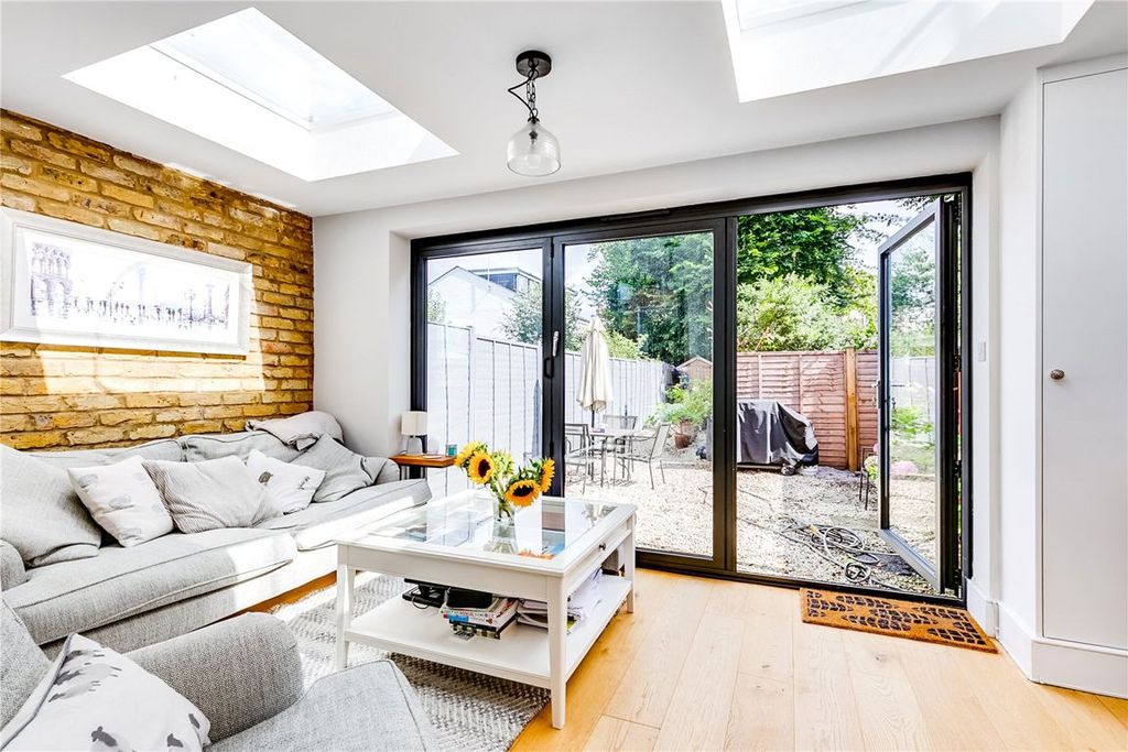 Property photo 2 of 6