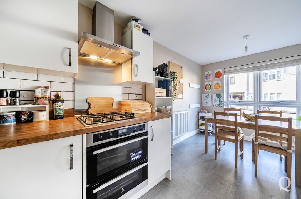 Property photo 3 of 23 B1Fec9Fe-944F-4Fe...