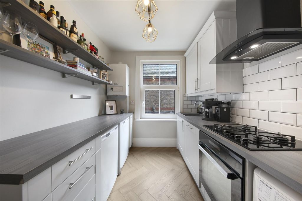 Property photo 3 of 12 Flat F, Gleneagle Court - Petwdnmelptivblyjsmt.Jpg