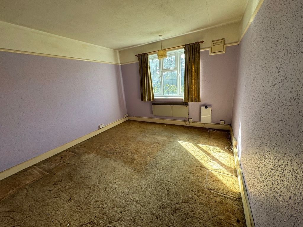 Property photo 3 of 8 Gallery