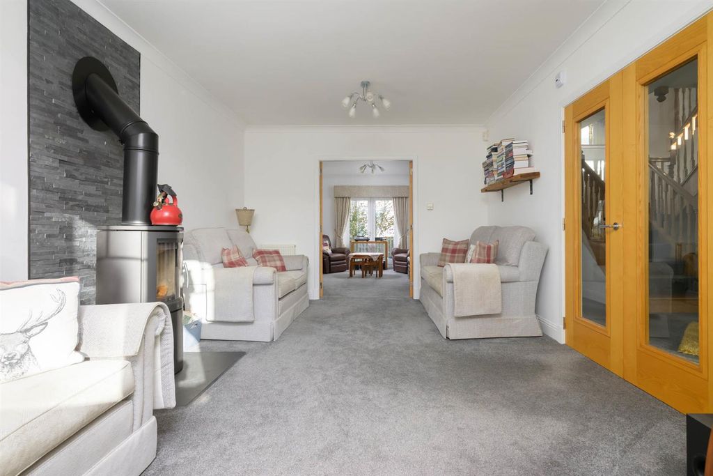 Property photo 3 of 32 S003.Jpg