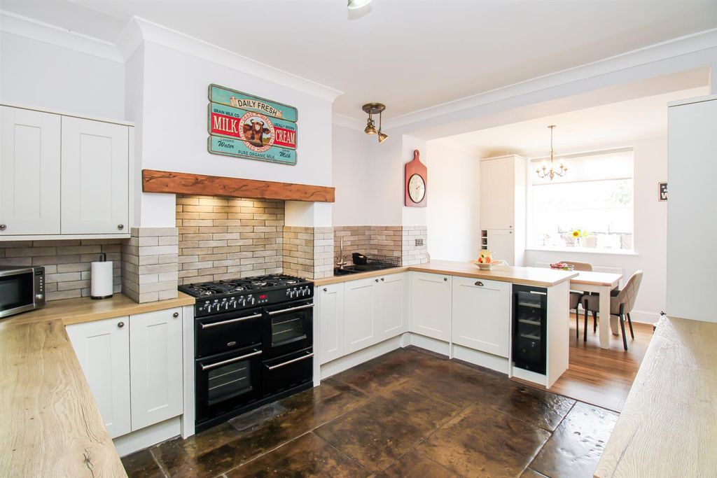 Property photo 3 of 21 Kitchen