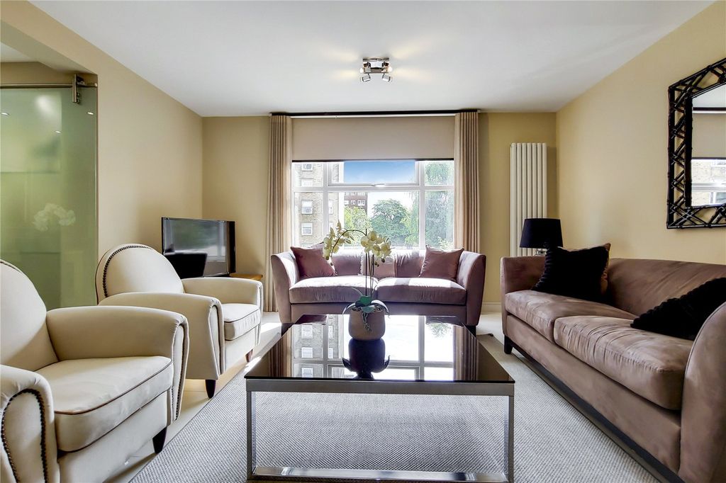 Property photo 1 of 17 Reception