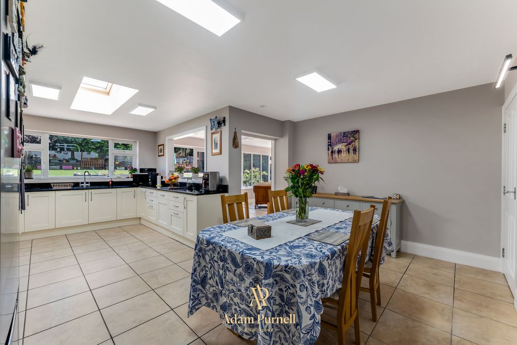 Property photo 3 of 40