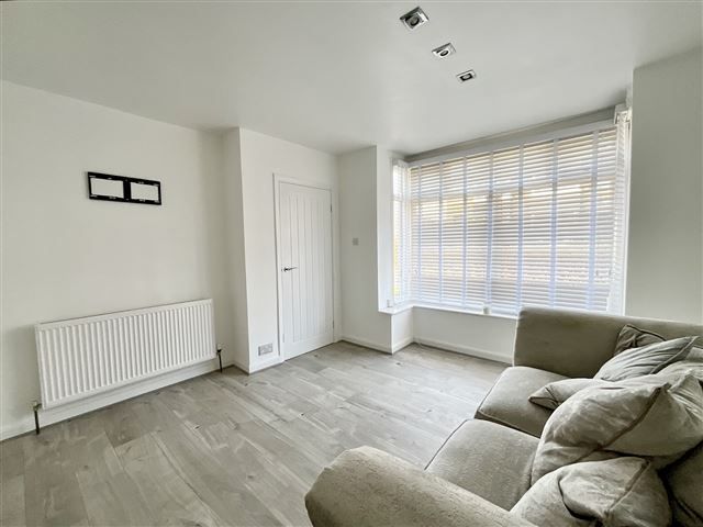 Property photo 2 of 16 Lounge