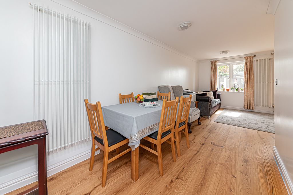 Property photo 3 of 16 Dining Area