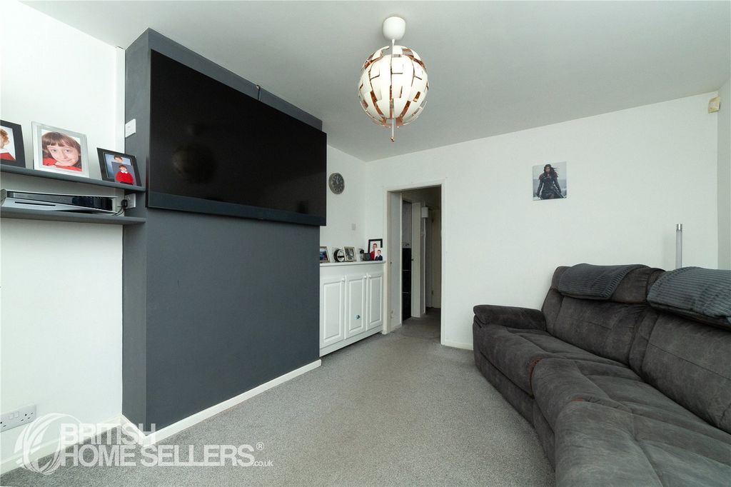 Property photo 2 of 18 Picture No. 11