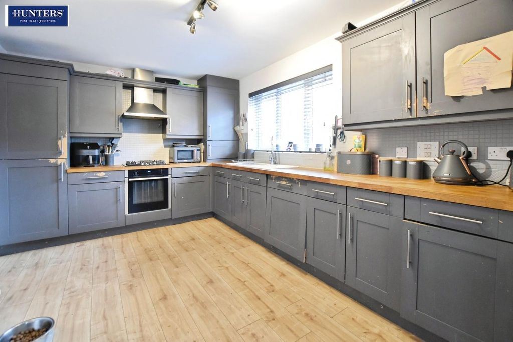 Property photo 3 of 26 Kitchen / Diner