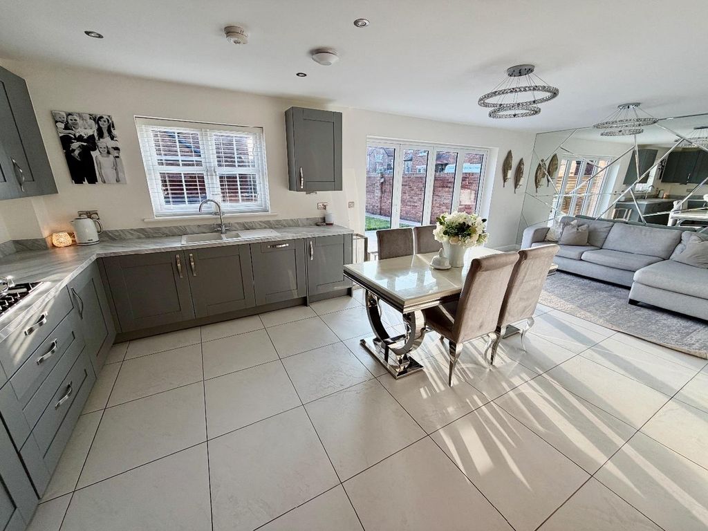 Property photo 3 of 27