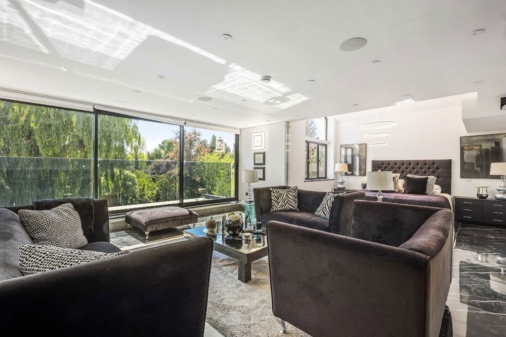 Additional image 5 of 5 bed detached house to rentWaggon Road, Barnet EN4