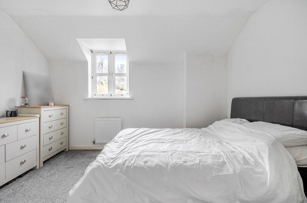 Property photo 3 of 14 1430872-11-69c122...