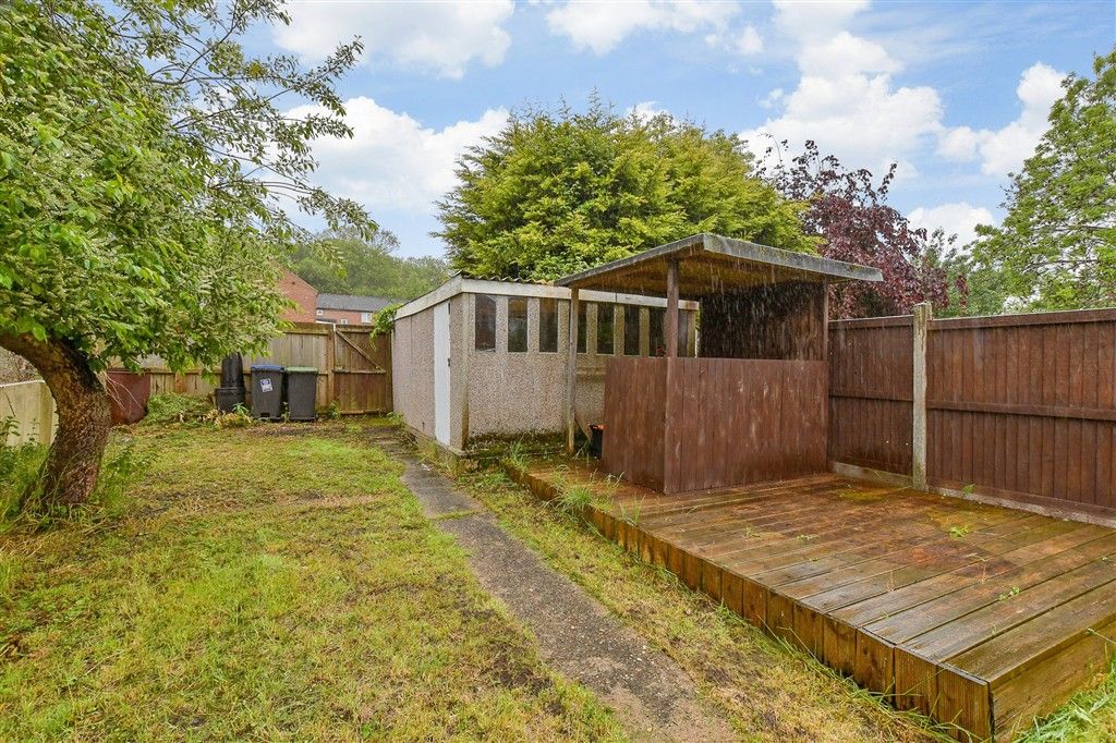 Property photo 3 of 6 Garage
