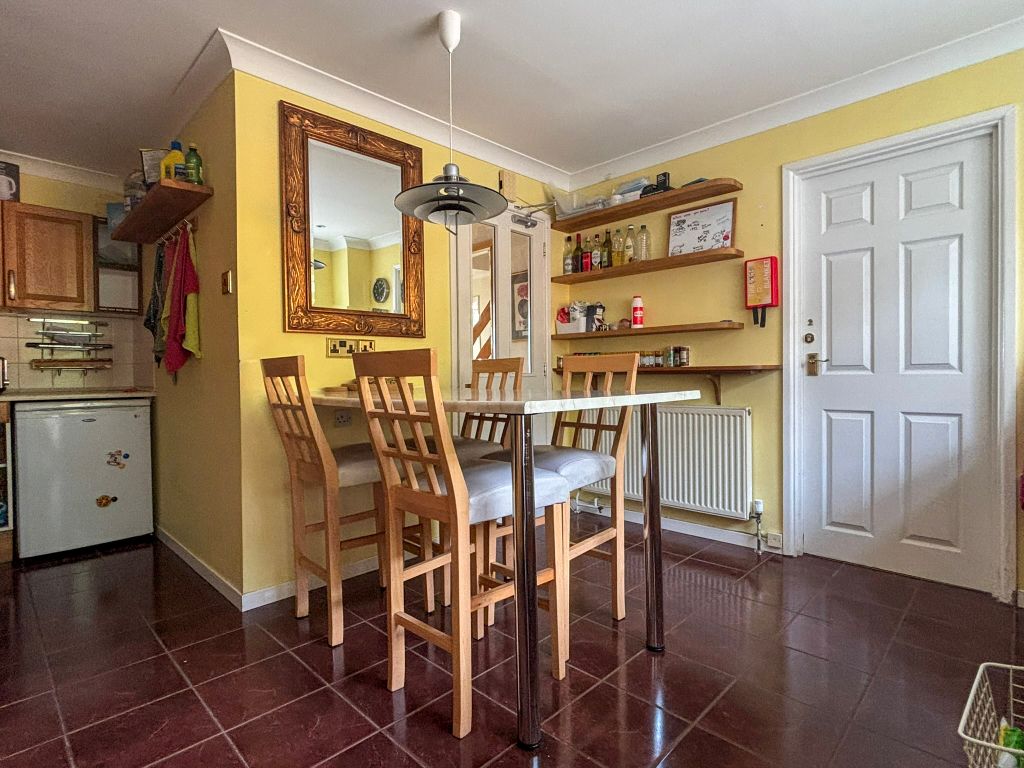Property photo 3 of 8 Kitchen
