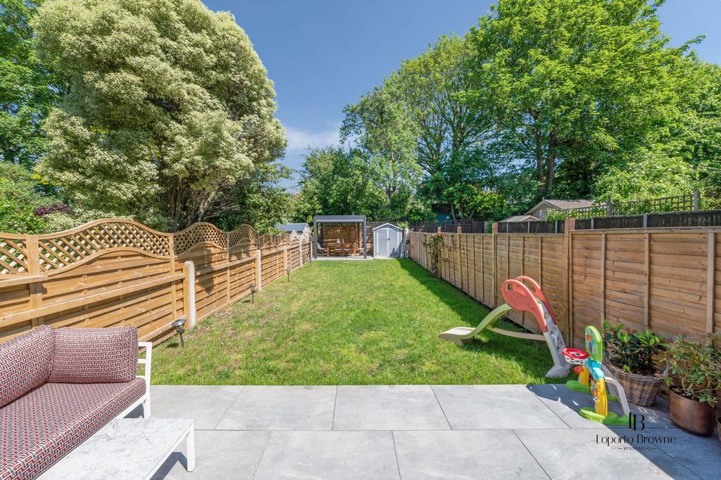 Property photo 2 of 31