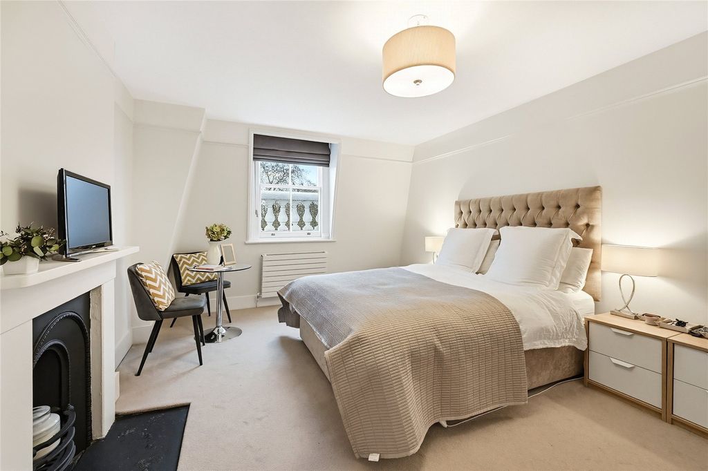 Property photo 3 of 8 Bedroom