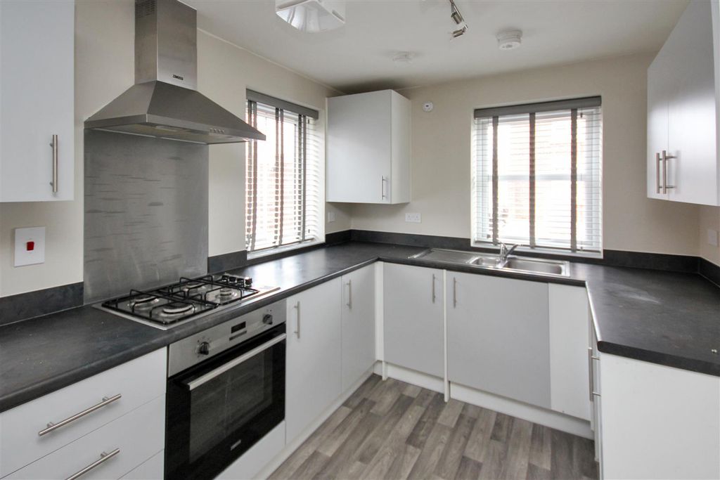 Property photo 2 of 11 Kitchen.Jpg
