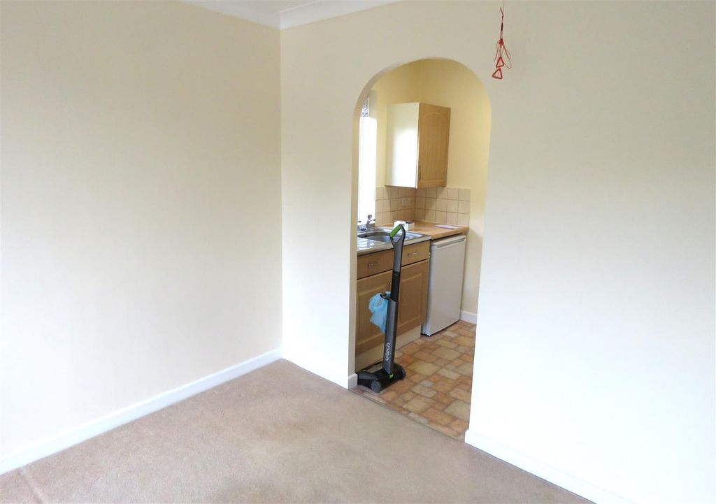 Property photo 3 of 9 Dining Area