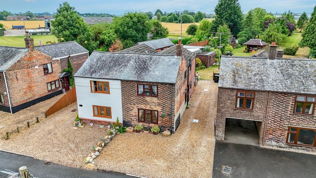 Property photo 1 of 42 4326780