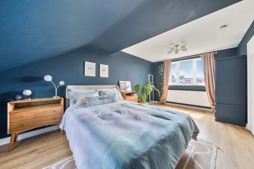 Property photo 3 of 17 1317755-15-6863c0...