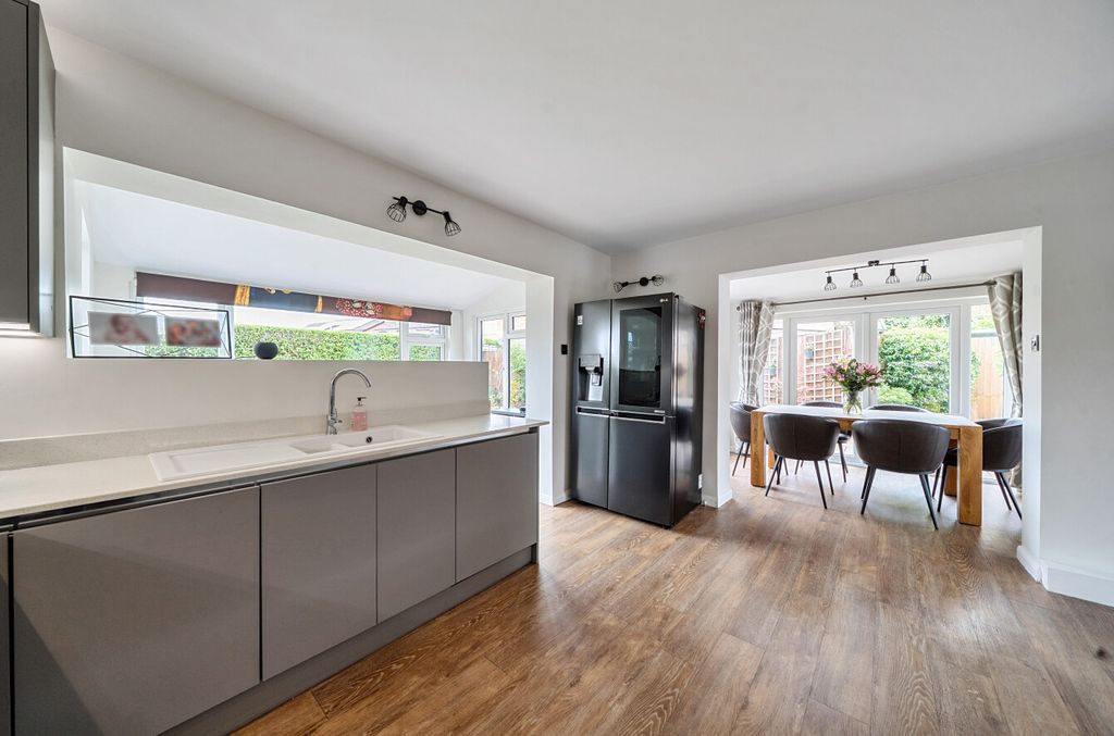 Property photo 3 of 26 1332073-11-6888c8...