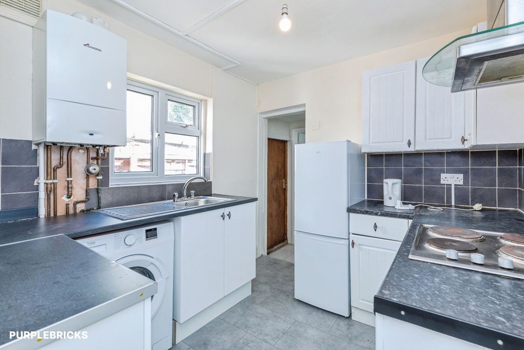 Property photo 2 of 17