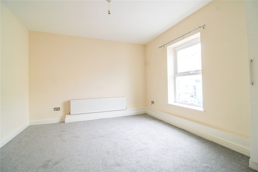 Property photo 2 of 8 Picture No. 06