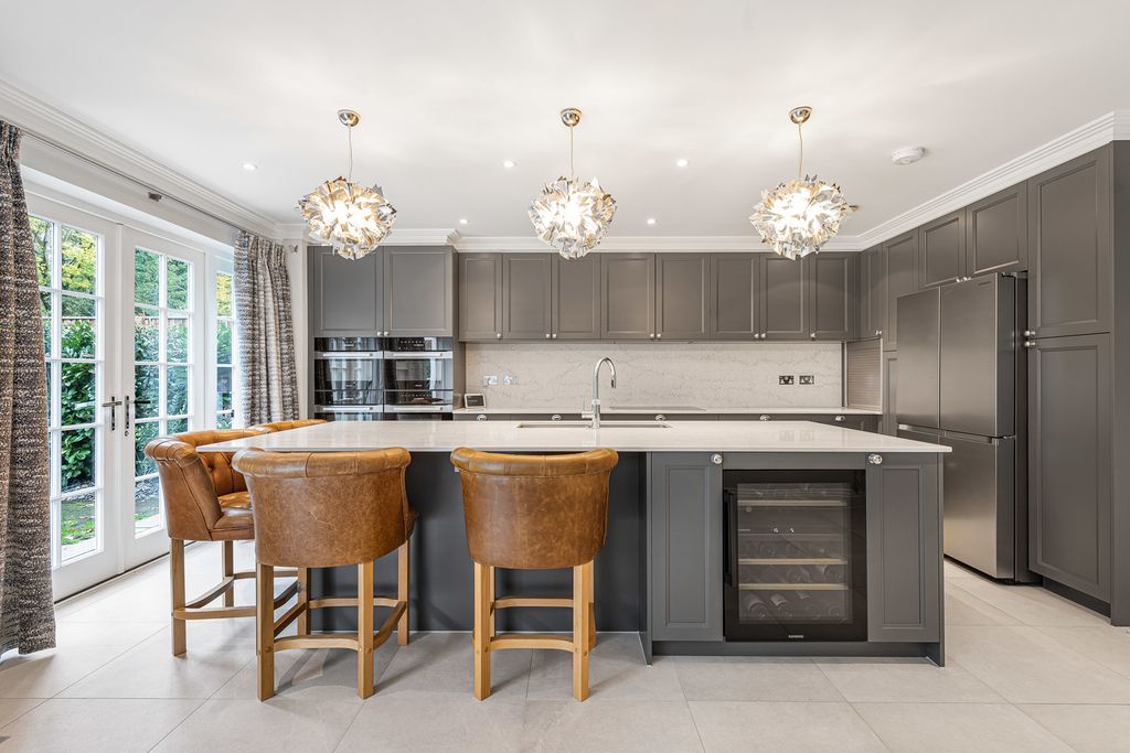 Property photo 3 of 67 Kitchen/Dining