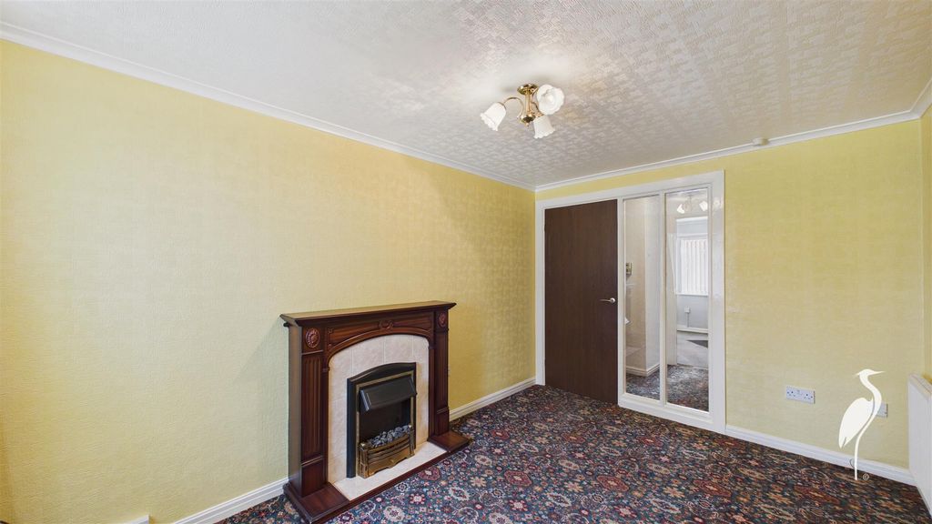 Property photo 3 of 14 Lounge