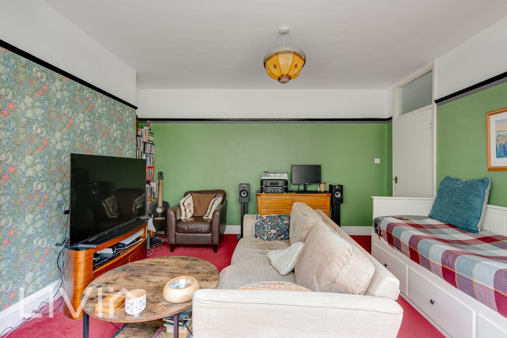 Property photo 3 of 12 219 Grange Road, Se25 - 3