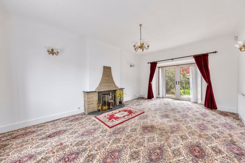 Property photo 2 of 25 Living-Room