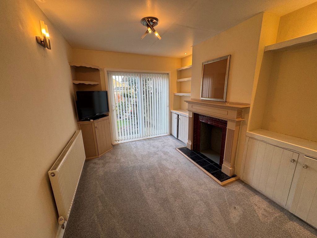 Property photo 2 of 19 Lounge