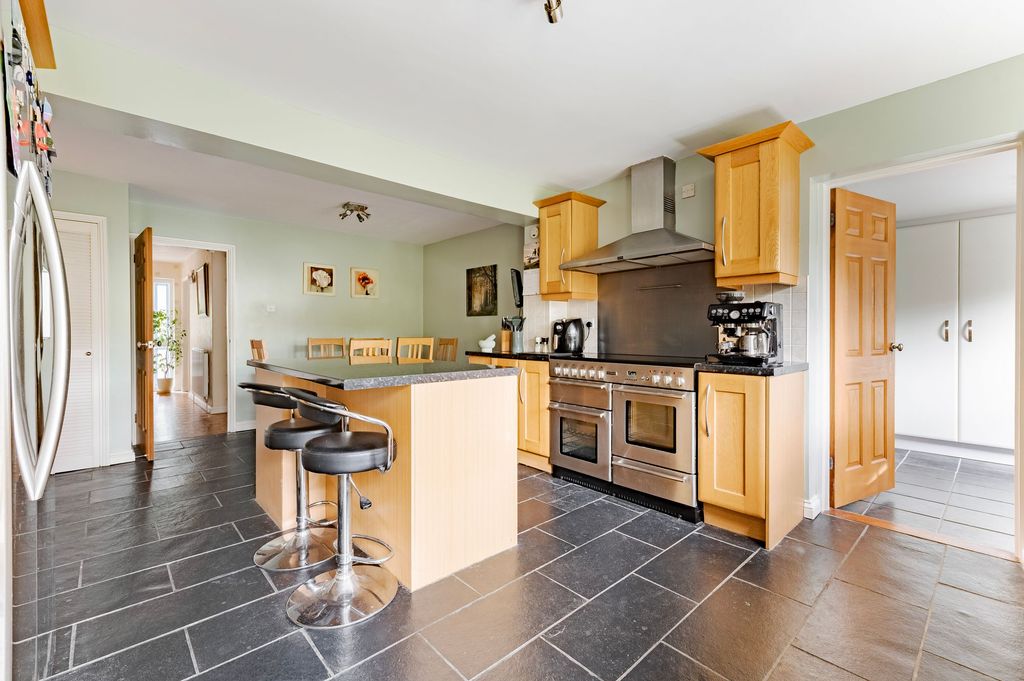 Property photo 2 of 29