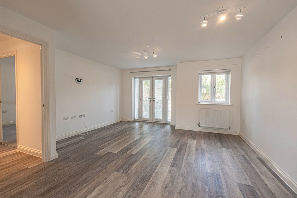Property photo 3 of 24