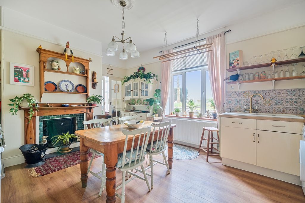 Property photo 2 of 19 1438519-10-69cd5Bb058A39