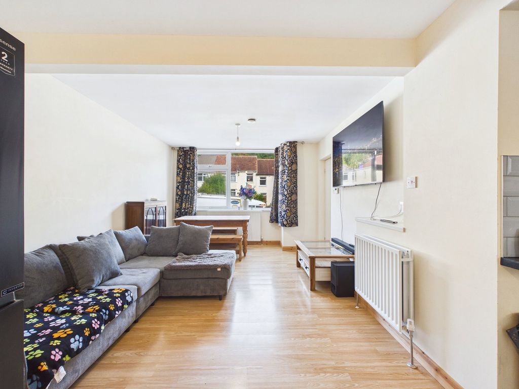 Property photo 2 of 27