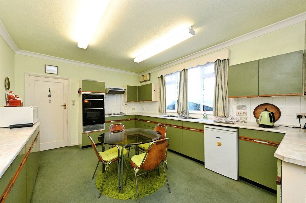 Property photo 2 of 29