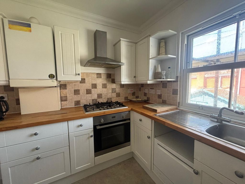 Property photo 2 of 8 Kitchen