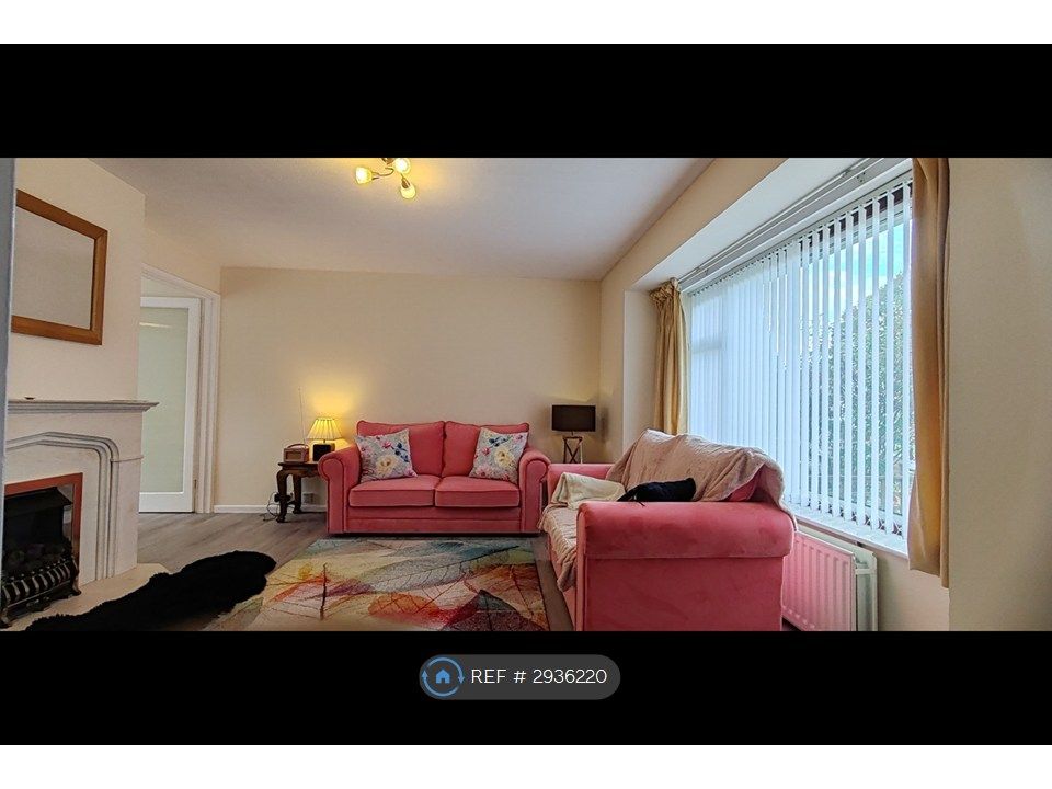 Property photo 3 of 17 Lounge