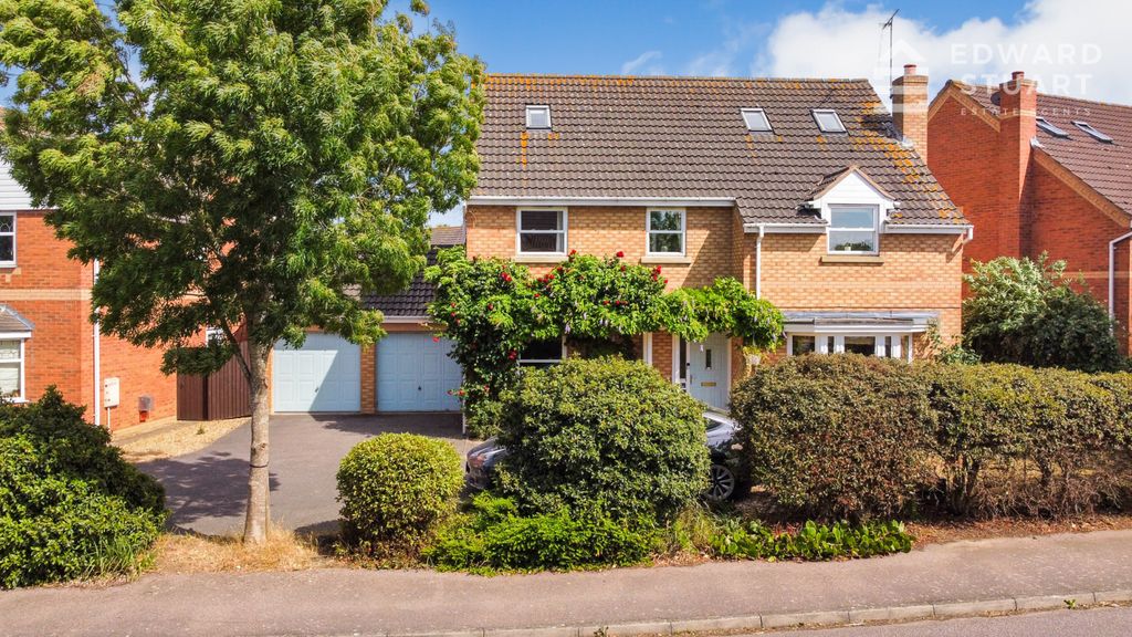 Property photo 1 of 27 6 Bedroom Detached