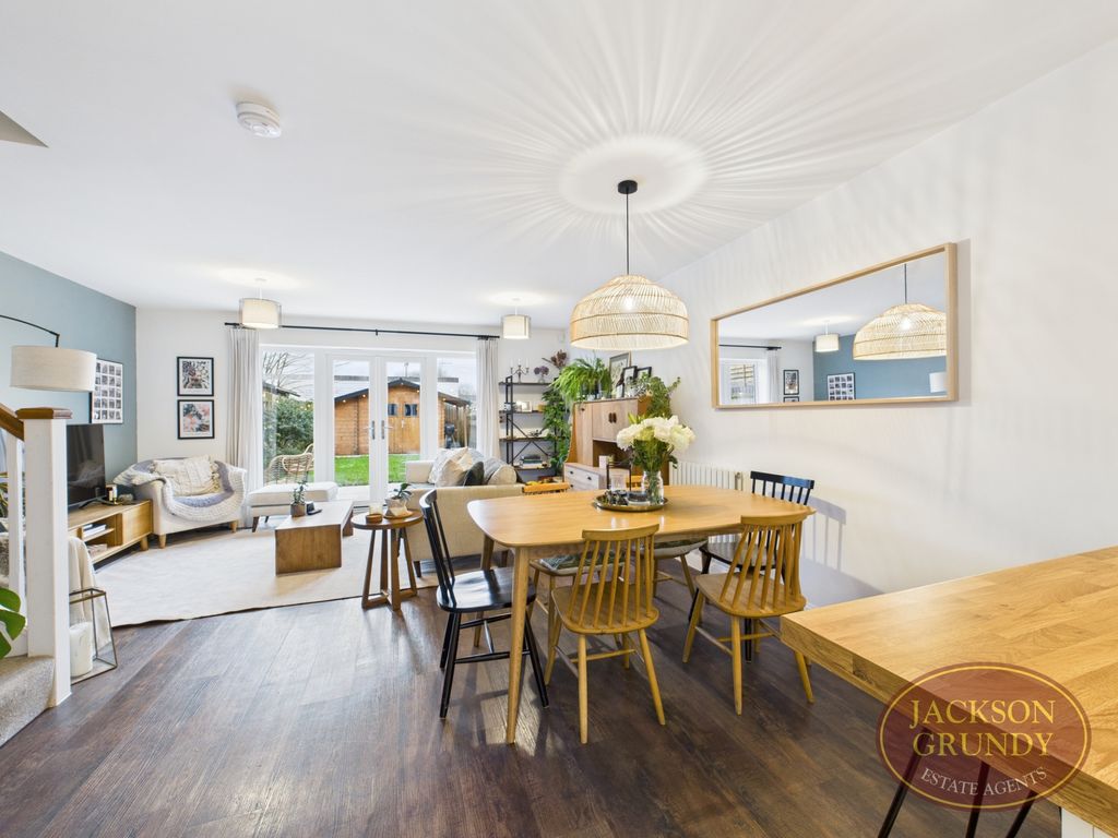 Property photo 2 of 17 Willow Brook