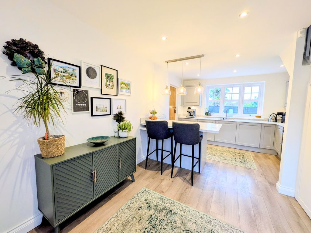 Property photo 3 of 11 1000002977