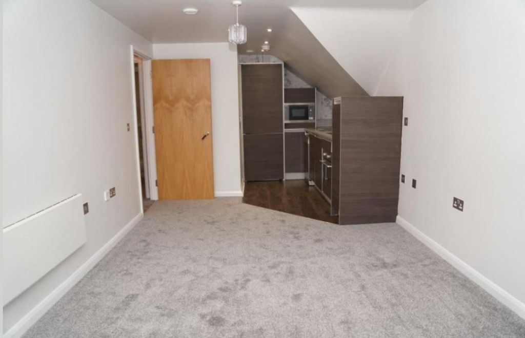 Property photo 3 of 13 744.Jpg