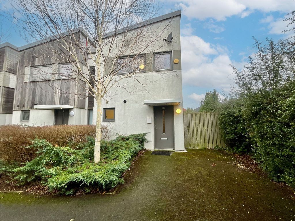 Property photo 1 of 12 External