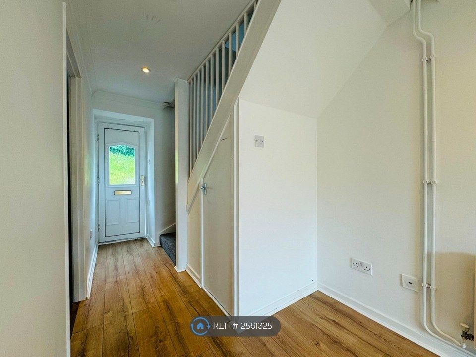 Property photo 2 of 17 Entrance Hall