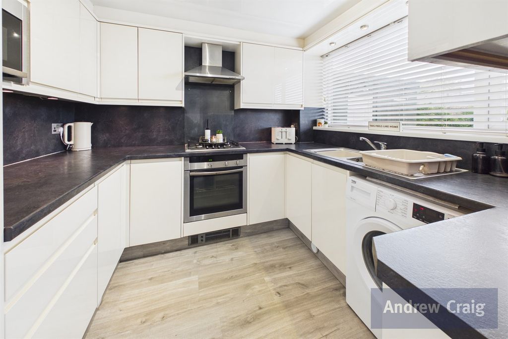 Property photo 3 of 14 Kitchen