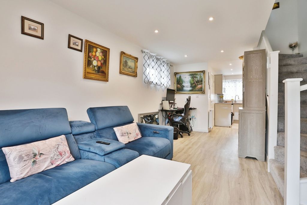 Property photo 2 of 15 Pbox-Img.Jpg
