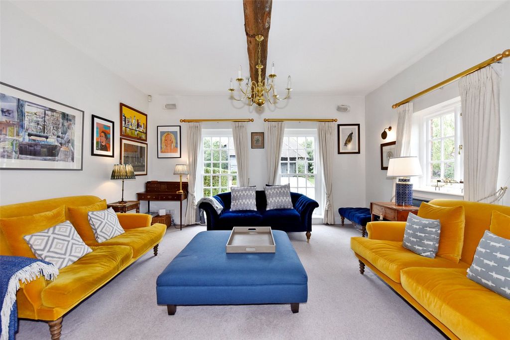 Property photo 3 of 19 Sitting Room