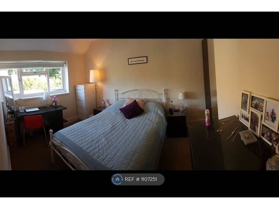 Property photo 1 of 6 Beautiful Large Bedroom